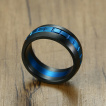 Bague homme acier noire a bandeau de carrs bleus