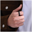 Bague homme noir acier à bandeau tournant martelé