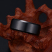 Bague homme noire en tungstene à bandeau brossé