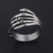 Bague homme rock en acier à main squelette