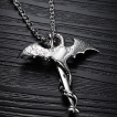 Pendentif acier dragon serrant une pe