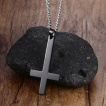 Pendentif croix noire renverse en acier (+chaine)