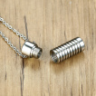 Pendentif cylindre rainuré en acier (urne)