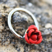 Piercing anneau CBR à rose rouge (septum, cartilage oreille...)