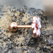 Piercing cartilage cuivré à fleur Hibiscus