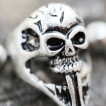 Piercing cartilage tte de mort masque