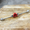 Piercing industriel  rose rouge close