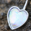 Piercing nombril à coeur style holographique