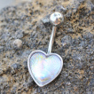 Piercing nombril  coeur style holographique