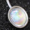 Piercing nombril coquillage holographique