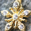 Piercing nombril doré à flocons de neige sertis