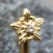 Piercing nombril doré à flocons de neige sertis