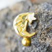 Piercing nombril inversé plaqué or visage de la Lune et étoile strass