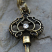 Piercing nombril à pendentif clé mystère style antique