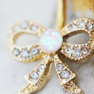 Piercing nombril plaqué or noeud papillon avec Opale et strass