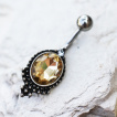 Piercing nombril style camé antique avec topaze de synthèse