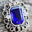 Piercing nombril style royal à zirconium bleu saphir
