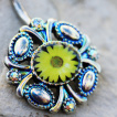 Piercing nombril style victorien à fleur jaune