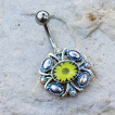 Piercing nombril style victorien à fleur jaune