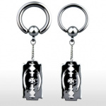 Piercing anneau captif avec pendentif lame de rasoir