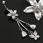 Piercing nombril fleur � cinq p�tales puis 3 pendentifs