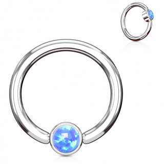 Anneau  cylindre captif serti d'une opale bleue
