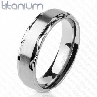 Bague en titane brossé à bords ondulés