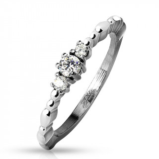 Bague femme en acier à coupe perlée et trio de zirconiums