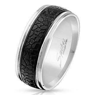 Bague homme en acier  bande imitation peau de serpent noire