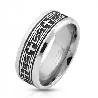 Bague homme en acier avec bande noire  reliefs mystrieux et croix