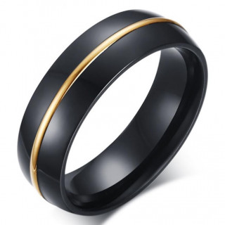 Bague homme noire en acier traverse par une ligne dore