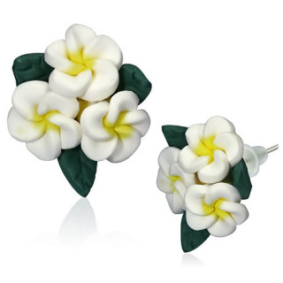 Boucles d'oreilles  fleurs de frangipanier sur lit de feuilles en fimo