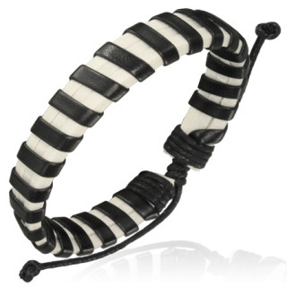 Bracelet à lignes de cuir blanches sanglées de noires