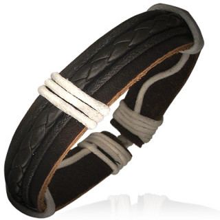 Bracelet avec tresse de cuir et cordes sur bande de cuir marron