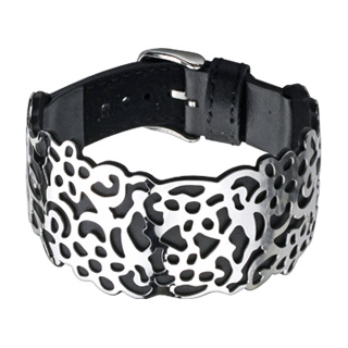 Bracelet semi-rigide en cuir surmonter d'un décor fleuri en acier