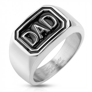 Chevalire homme en acier avec inscription "DAD" sur fond noir