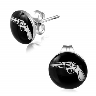 Clous d'oreilles avec pistolet rvolver sur fond noir