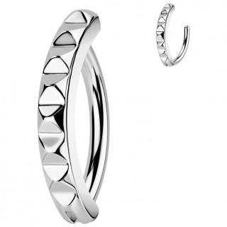 Piercing nombril � charni�re � facettes pyramides