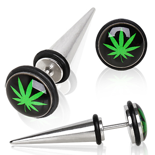 Piercing oreille style faux carteur  feuille de cannabis verte