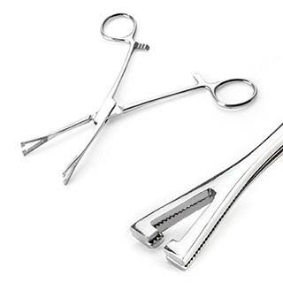 Pince clamp triangulaire ouverte (Pennington Slotted Forceps)