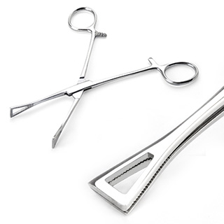 Pince clamp triangulaire (Pennington Forceps)