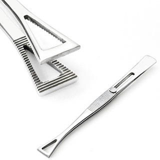 Pince triangulaire ferme (Pennington Tweezer)