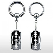 Piercing anneau captif avec pendentif lame de rasoir